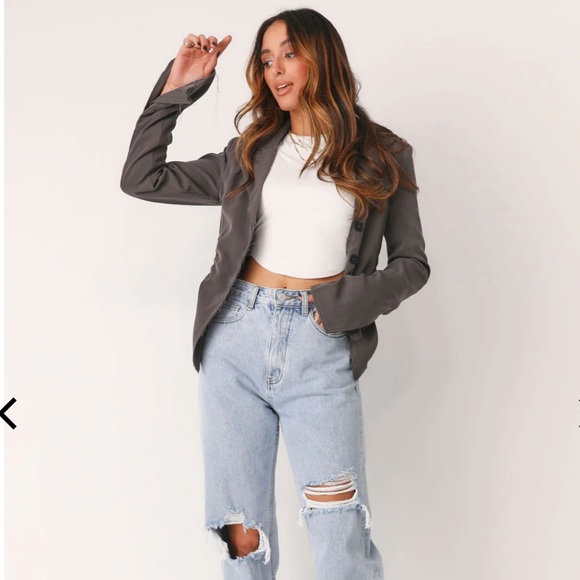 Kittenish grey distressed 2 piece pant suit - Picture 3 of 9